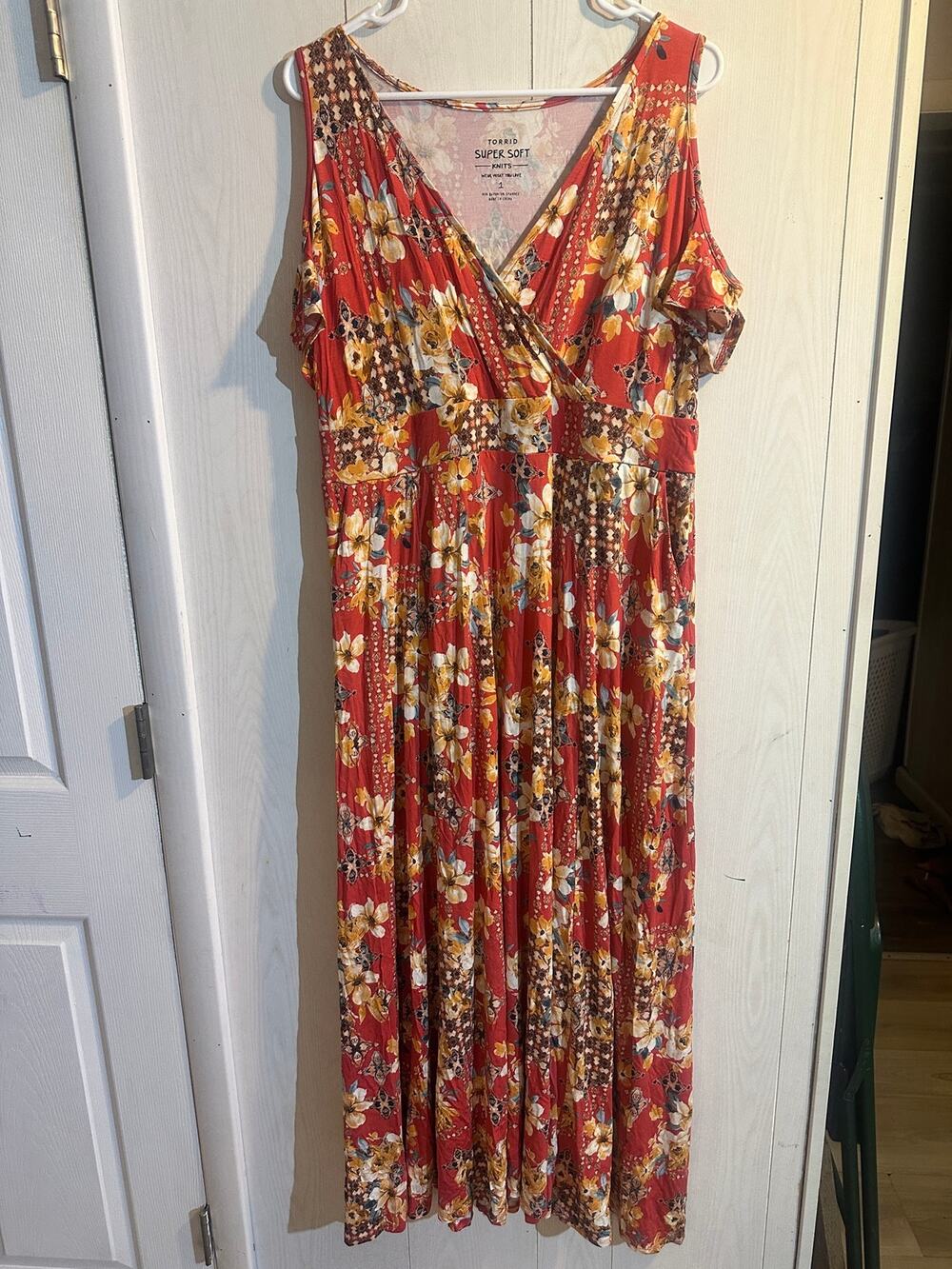 Torrid Super Soft Knits Floral Maxi Dress Size 1 Terracotta Red Cold Shoulder
